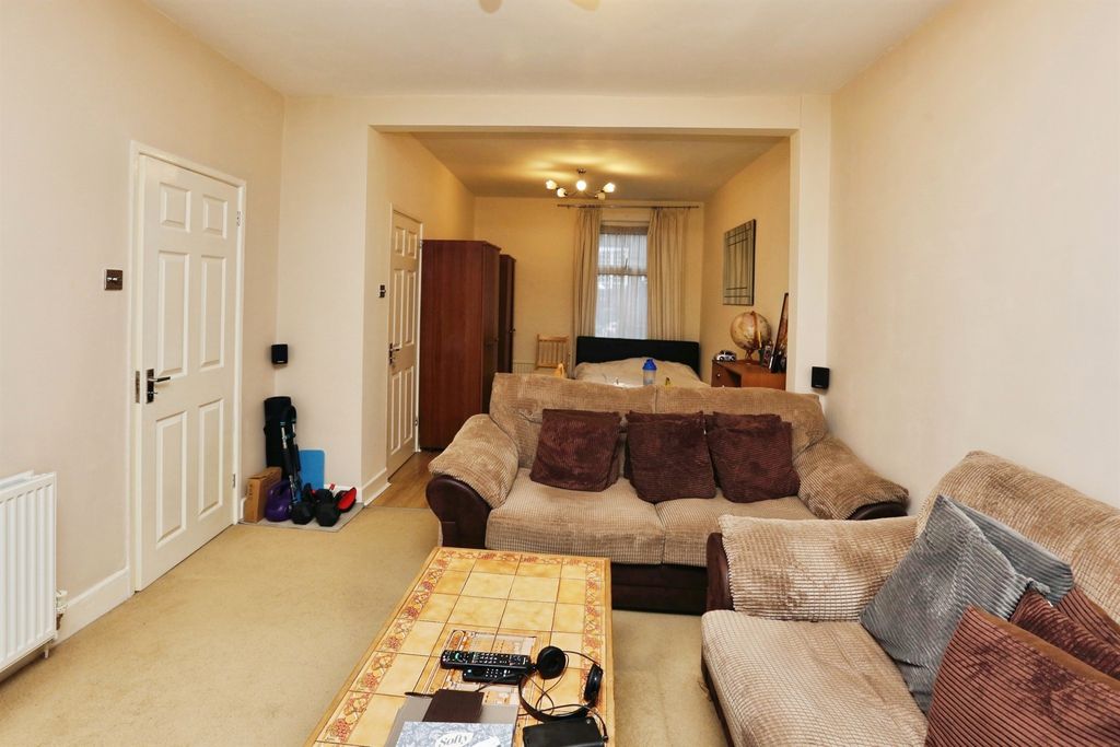 Property photo 3 of 22