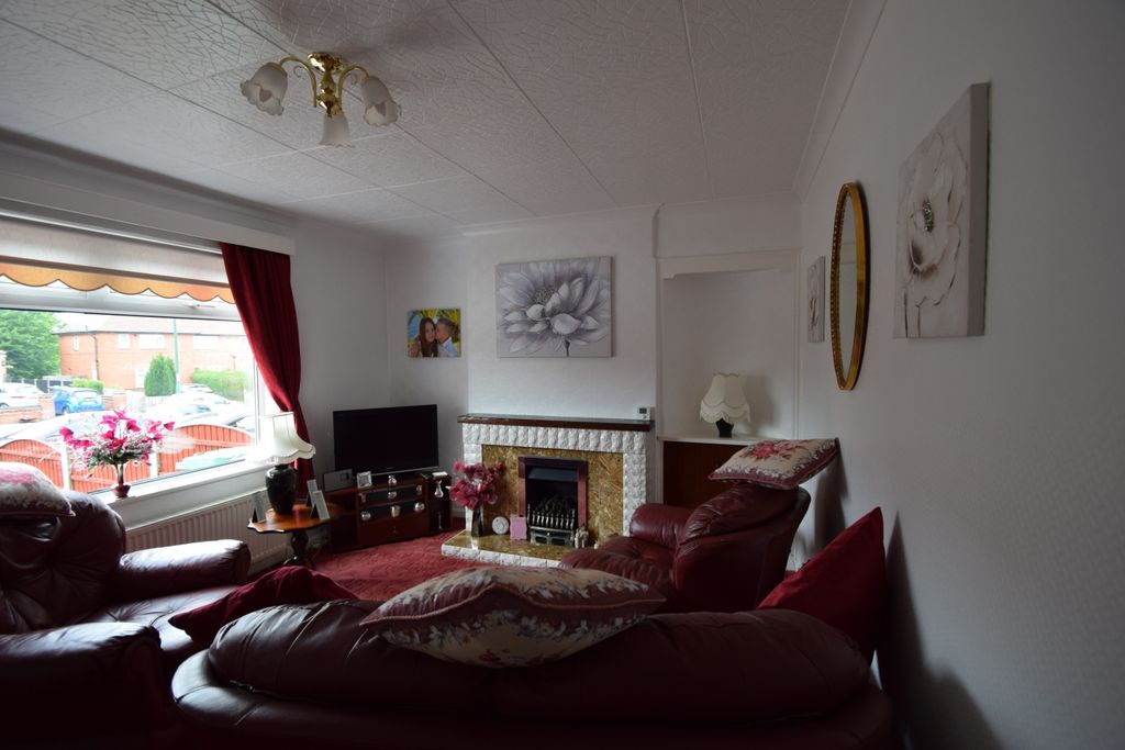Property photo 3 of 10 Lounge