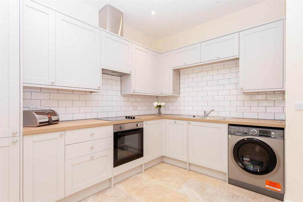 Property photo 3 of 31 Kitchen