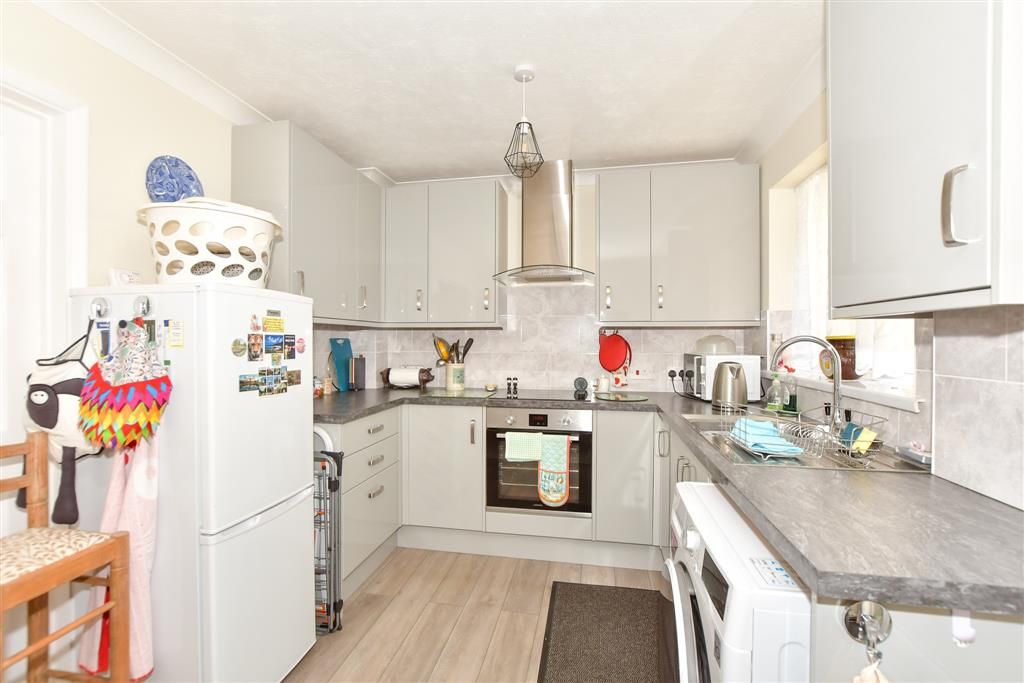 Property photo 3 of 10 Kitchen