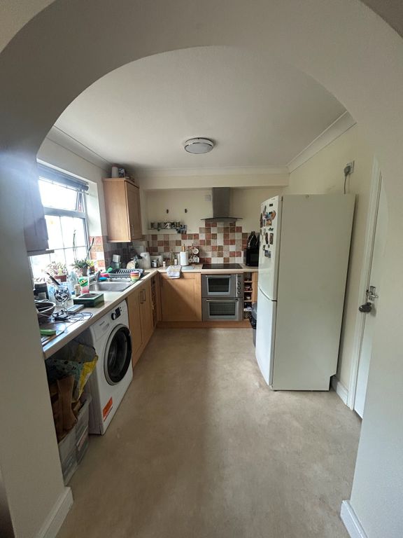 Property photo 3 of 10 Kitchen