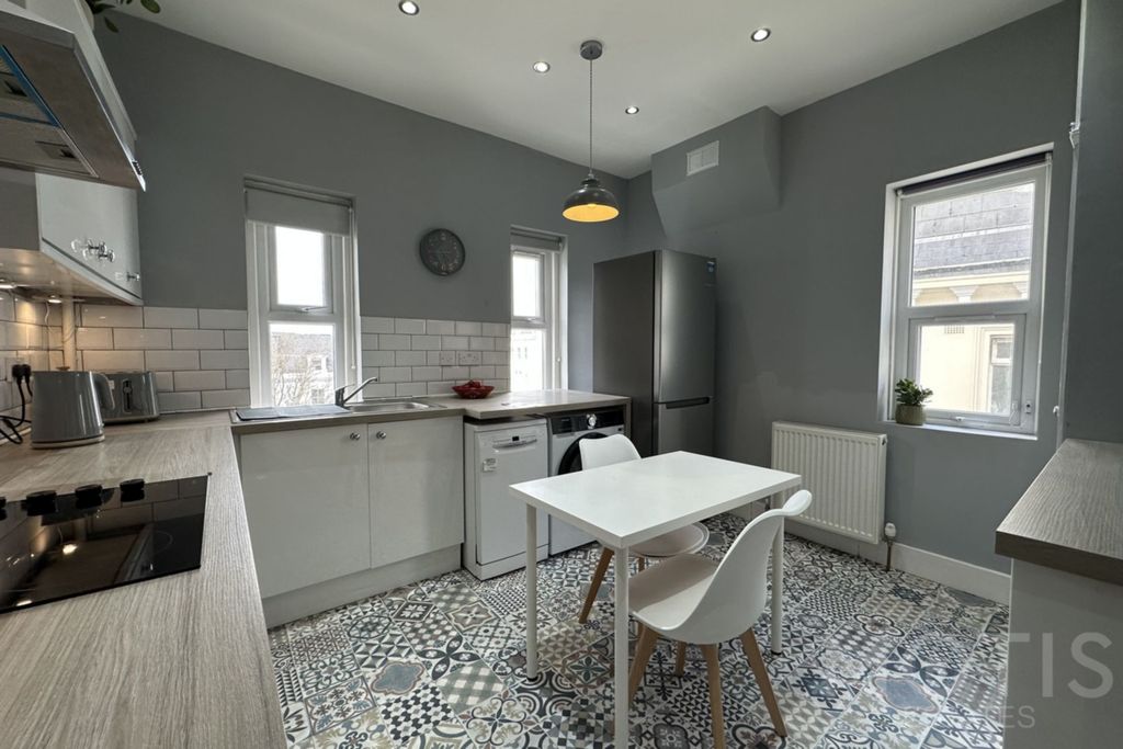 Property photo 2 of 18 Photo 10