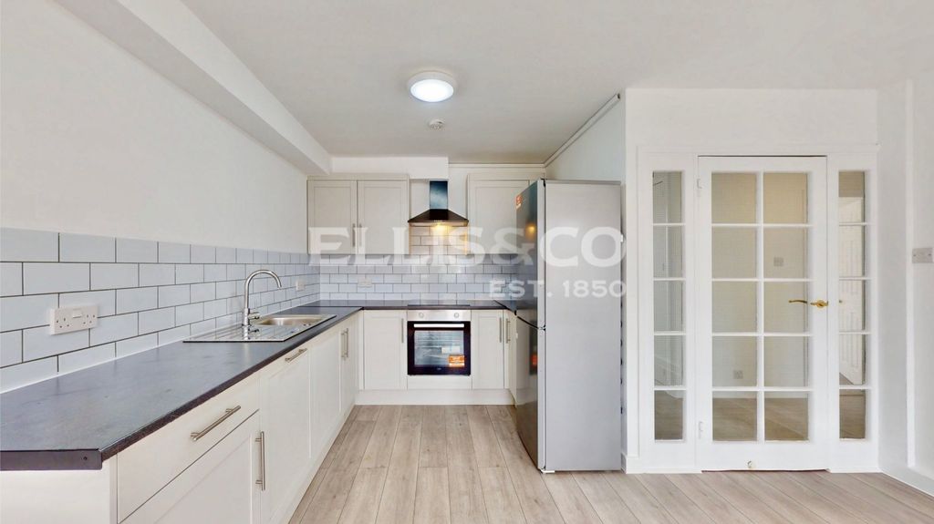 Property photo 2 of 22 Picture No. 08