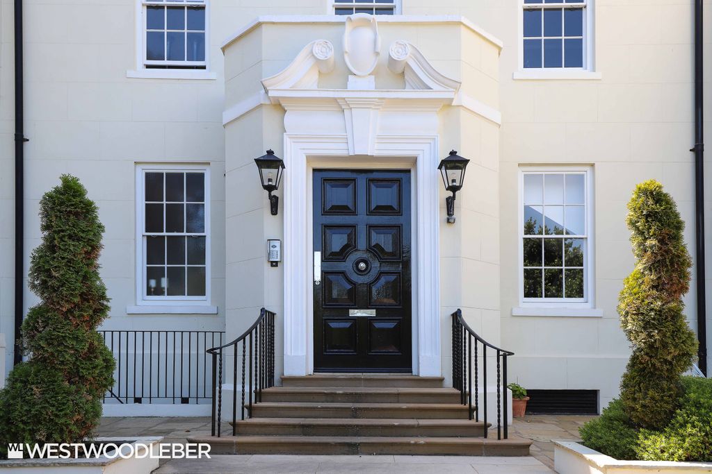 Property photo 1 of 23