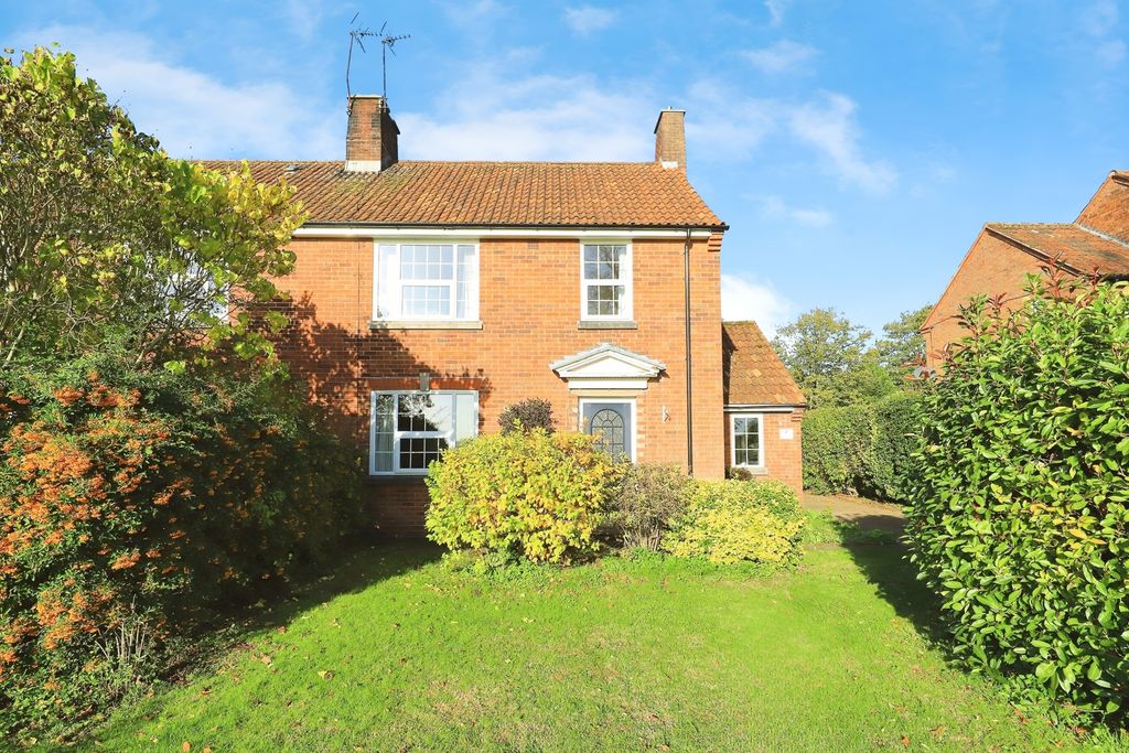 Property photo 2 of 17 Photo