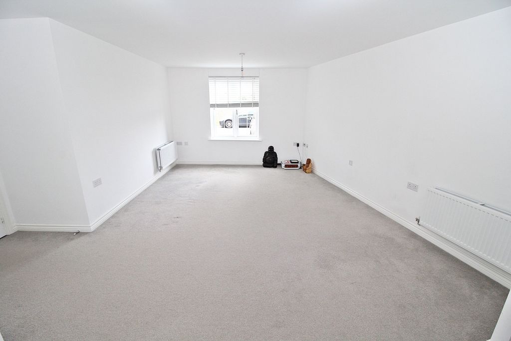 Property photo 3 of 11 4262613