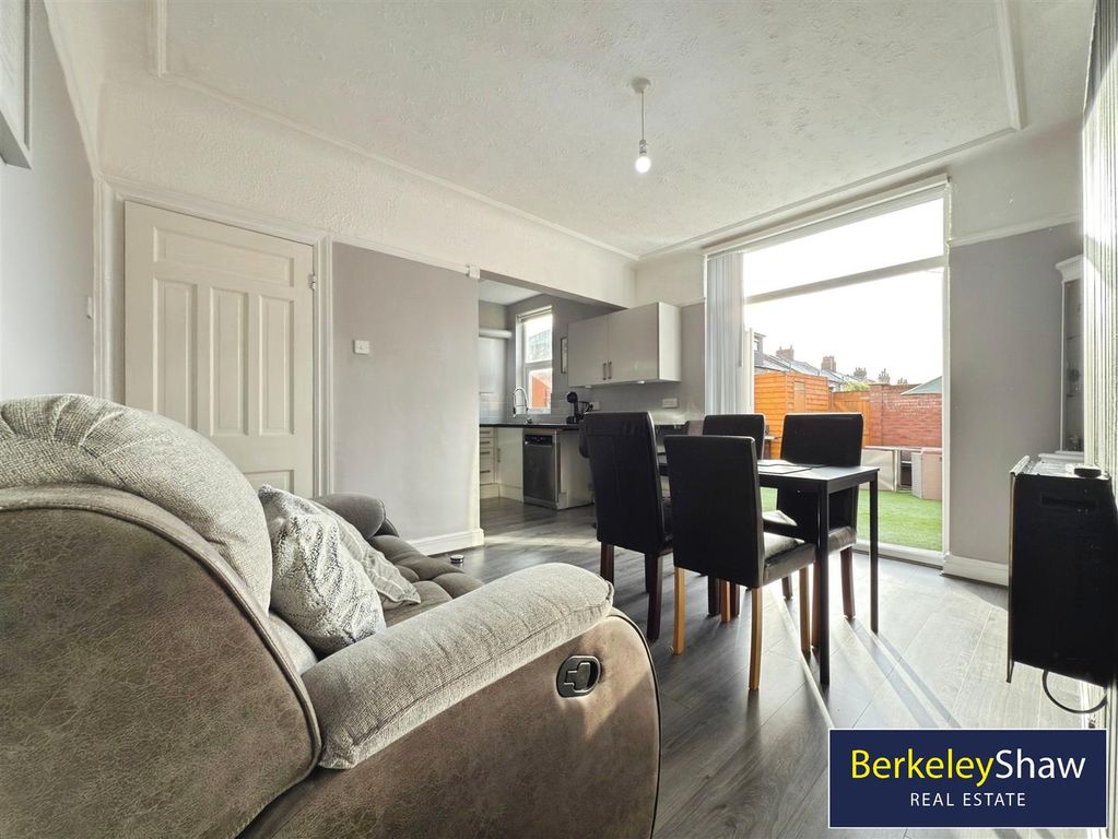 Property photo 3 of 21 Kitchen/Dining Room