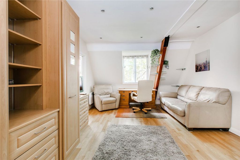 Property photo 3 of 10