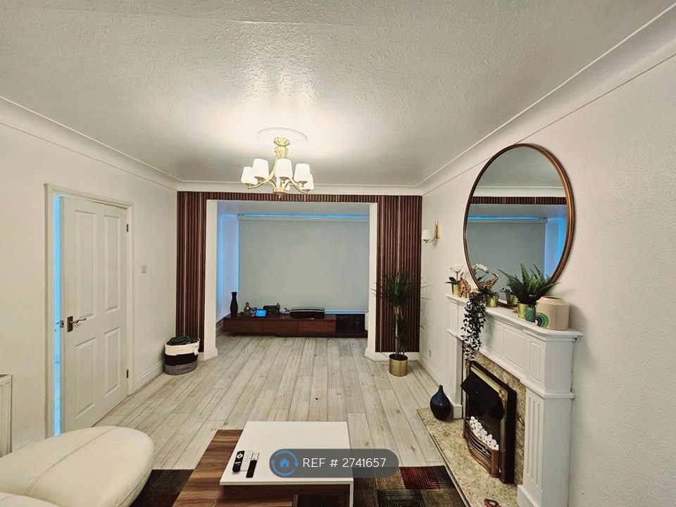 Property photo 2 of 32