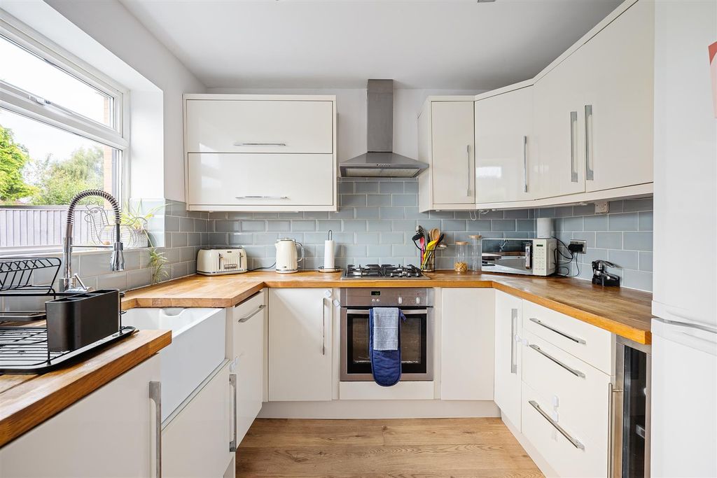 Property photo 3 of 13 Kitchen