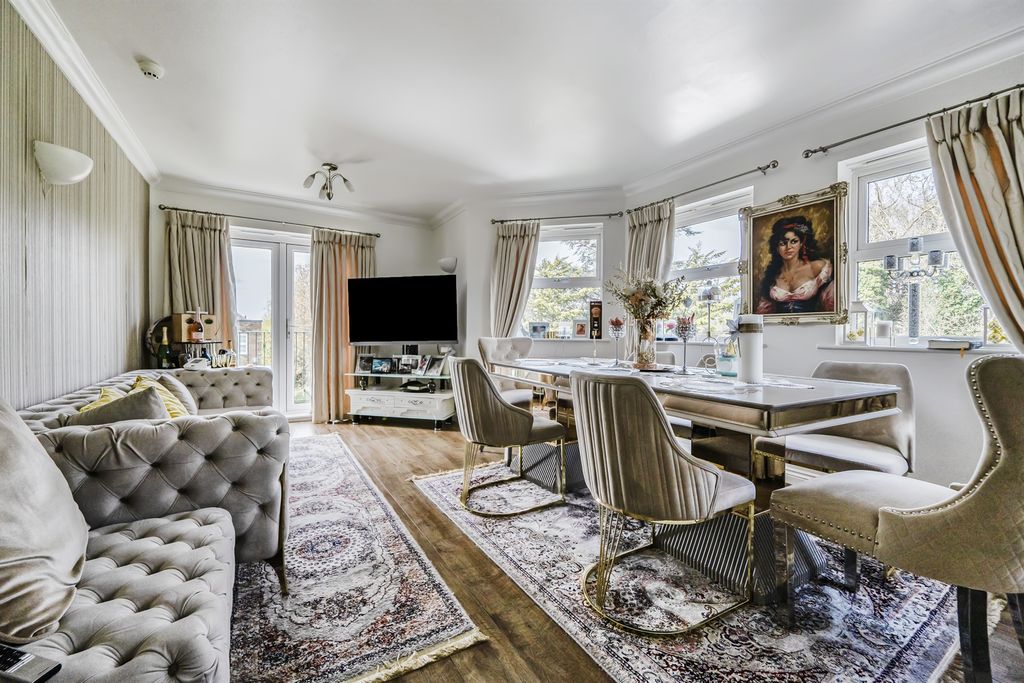 Property photo 3 of 11