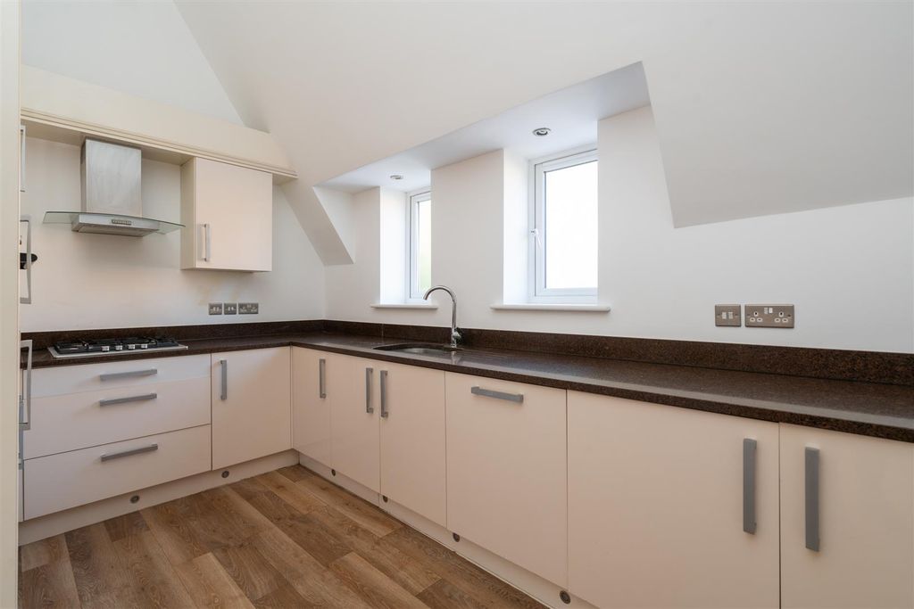 Property photo 2 of 10 Apartment 4 Byron Place__6.Jpg