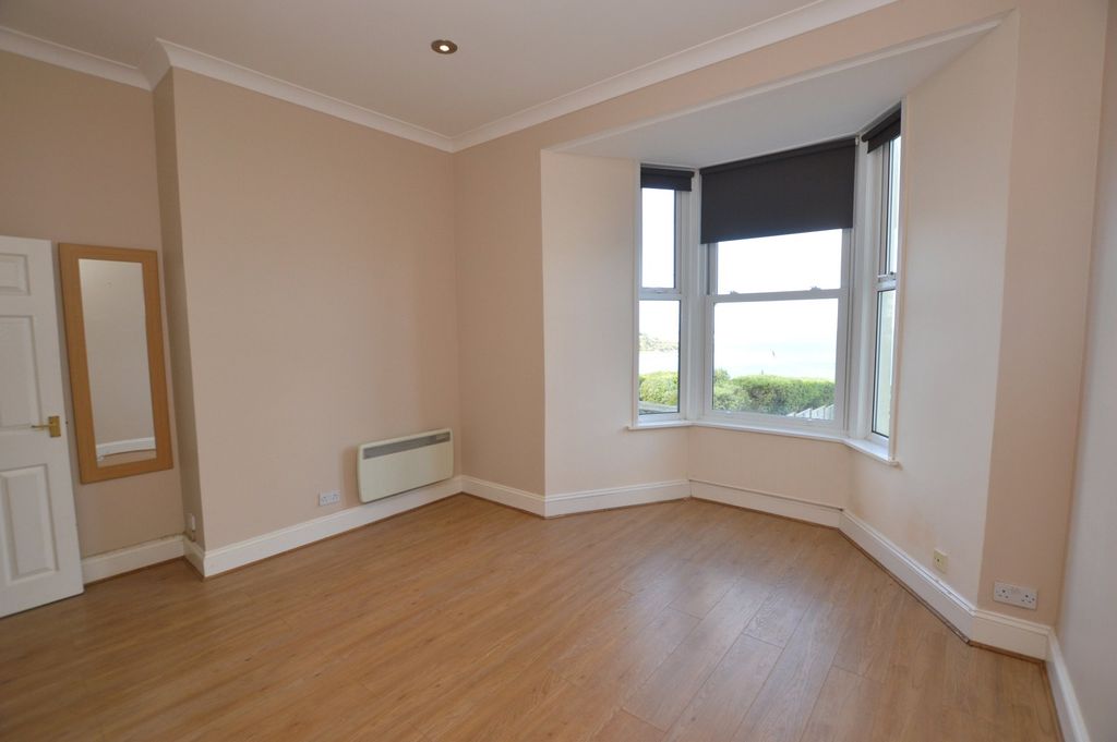 Property photo 3 of 7 Living Room