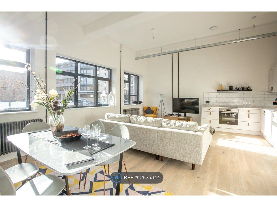 Property photo 3 of 10 Furnished Kitchen