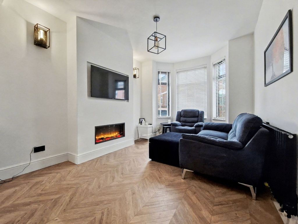 Property photo 2 of 28