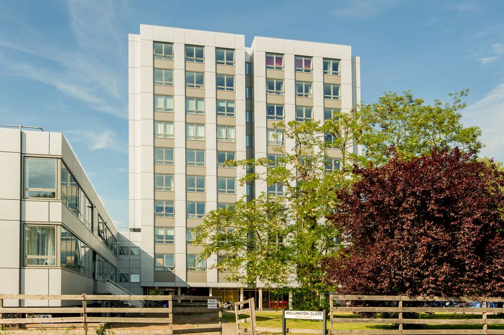 Property photo 1 of 12