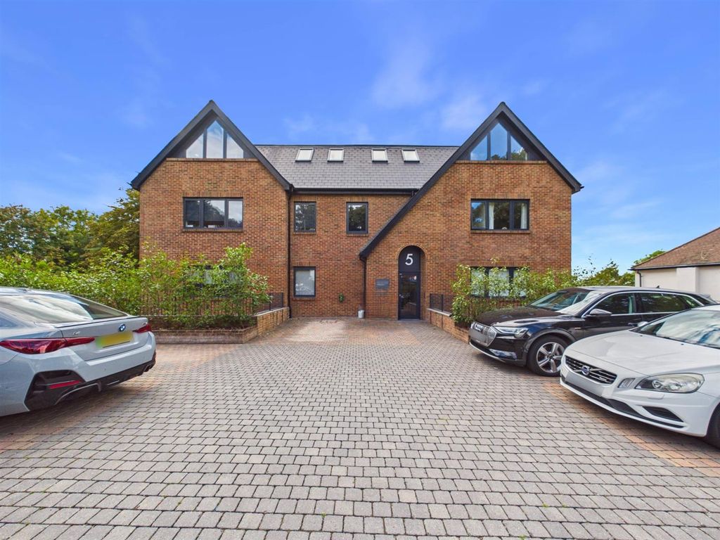 Property photo 1 of 22 Cam01563G0-Pr0336-Still023.Jpg