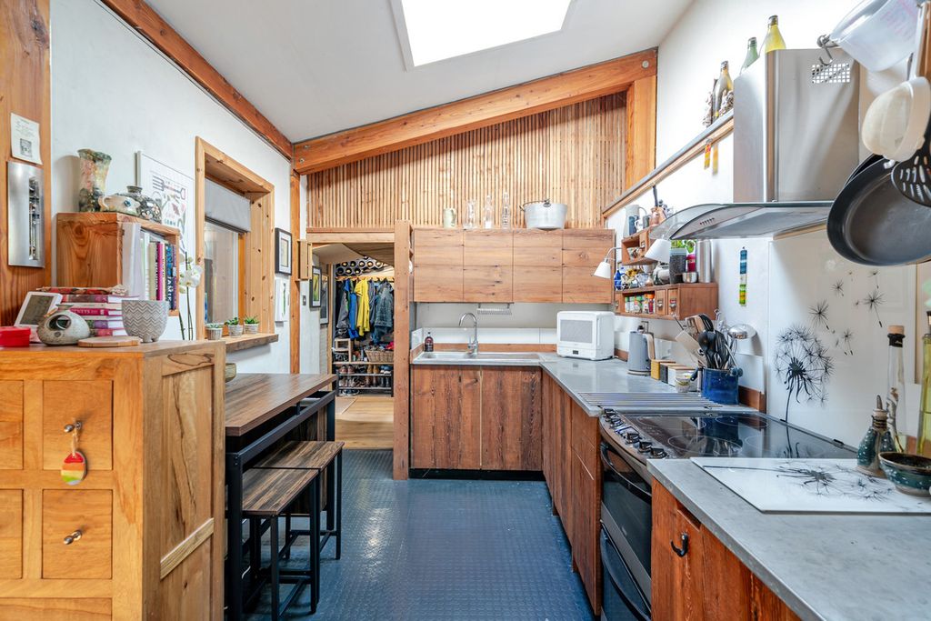 Property photo 3 of 20