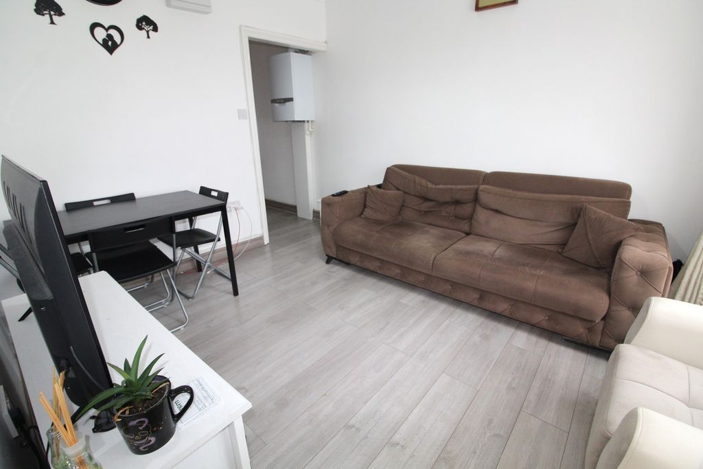 Property photo 2 of 6