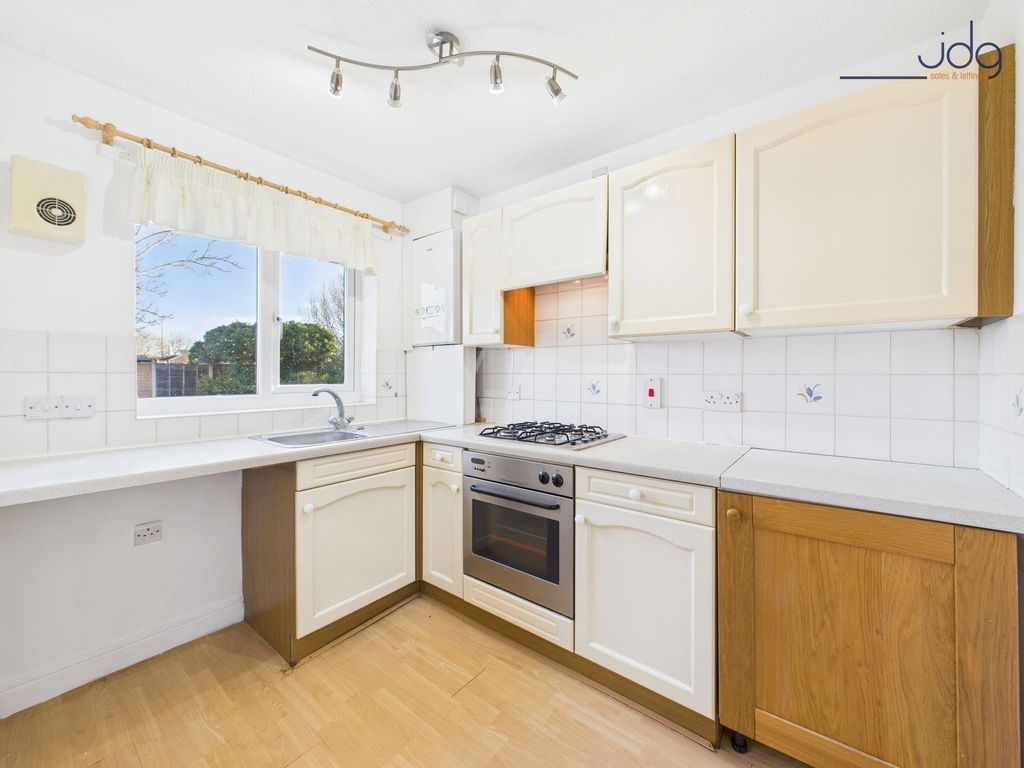 Property photo 2 of 7 Kitchen