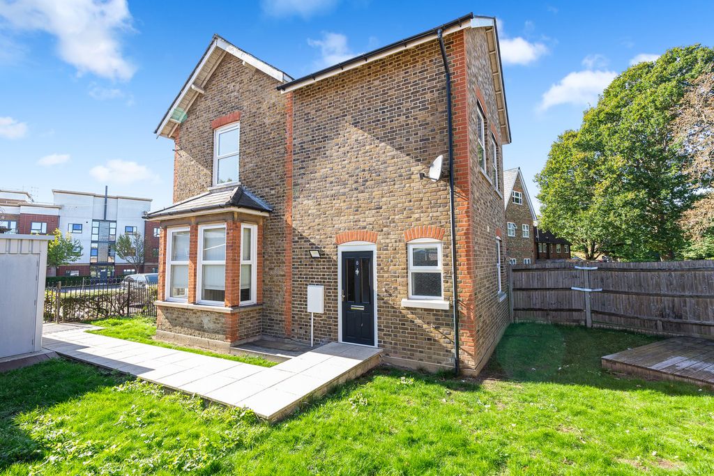 Property photo 1 of 11