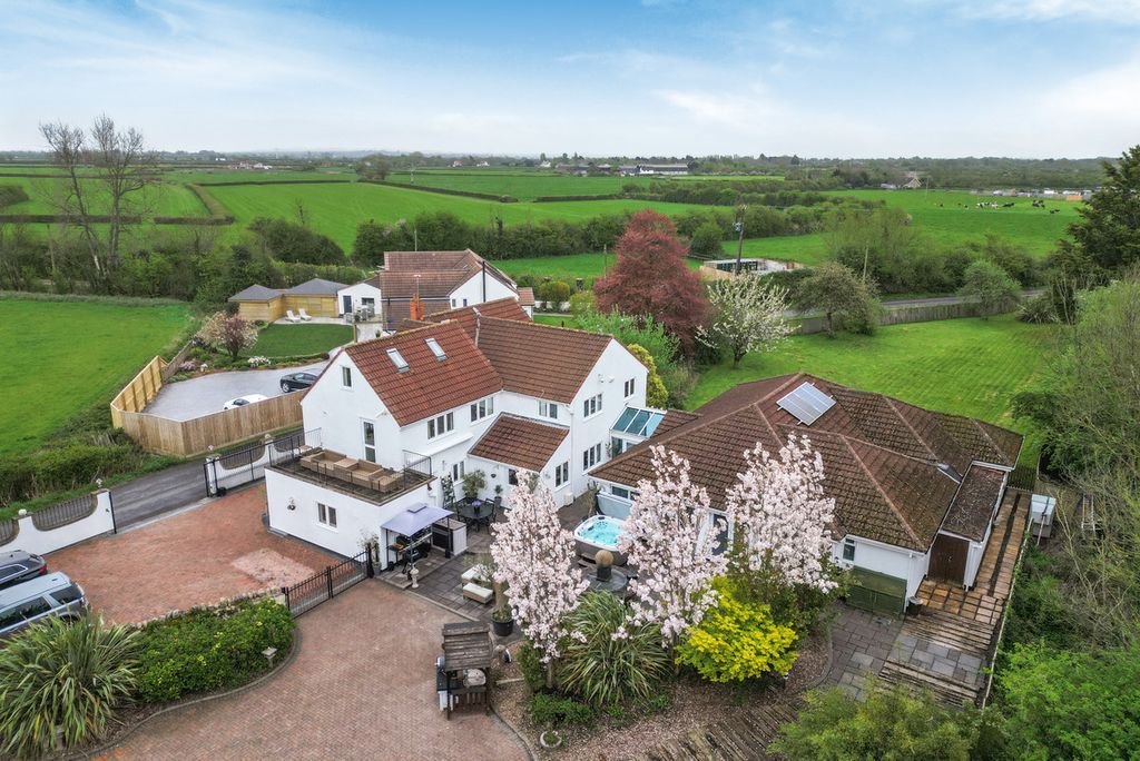 Property photo 1 of 33