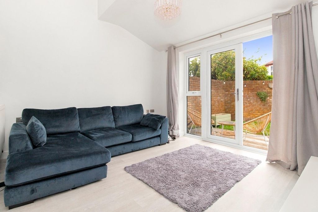 Property photo 3 of 18 Eqnjmpk7Yl00Or0A_Mulhgkjgc4.Jpg