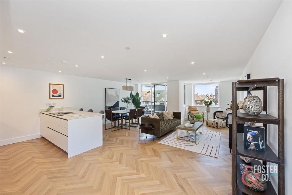 Property photo 2 of 31 Flat 13-002 13.31.41.Jpg