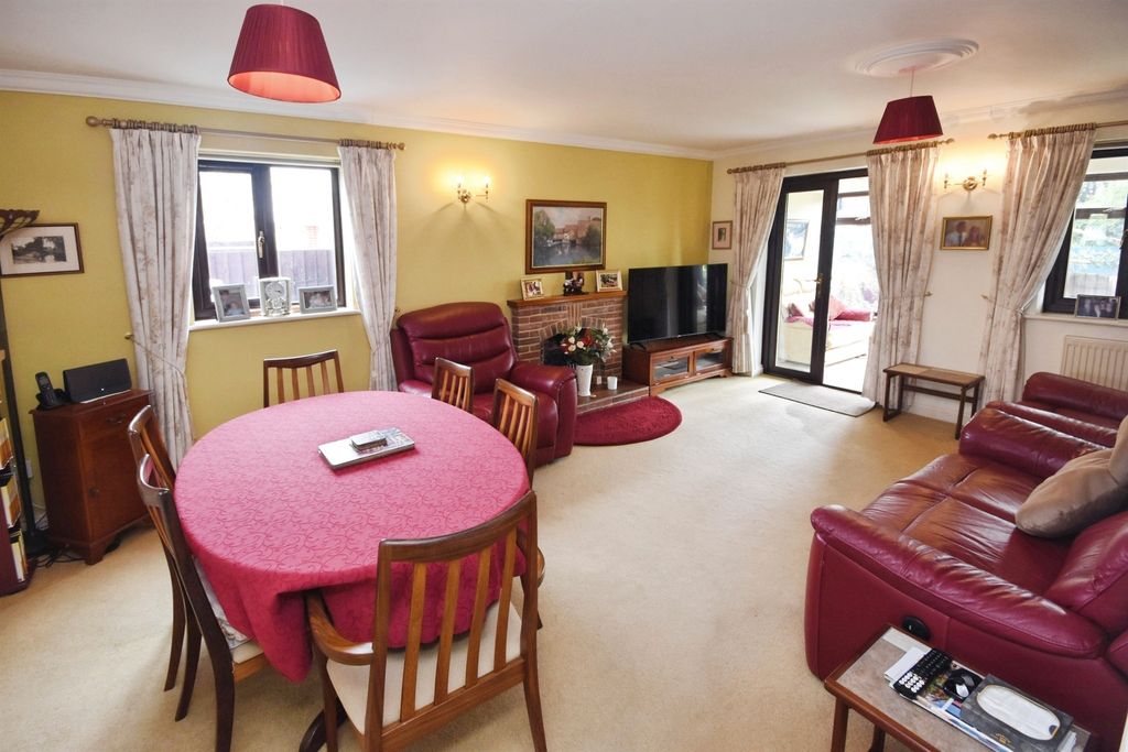 Property photo 2 of 16