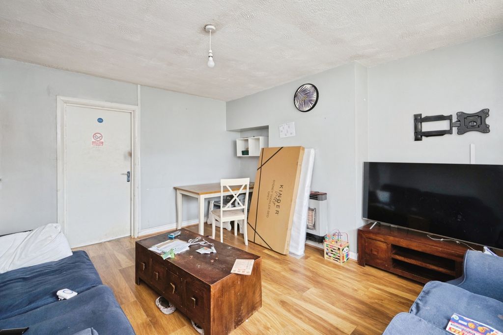 Property photo 2 of 17 Photo
