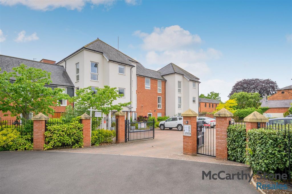 Property photo 1 of 43 8692468-Exterior09.Jpg