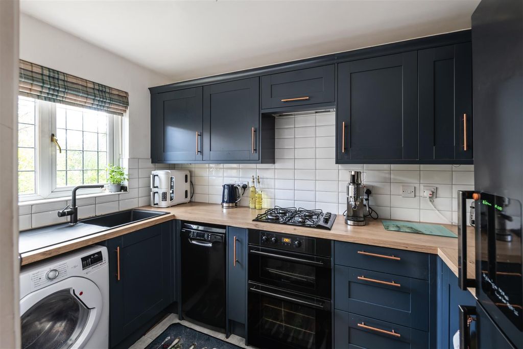 Property photo 3 of 11 9 Firlands Internals More2.Jpg
