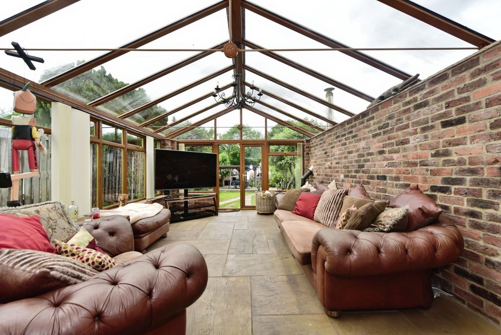 Property photo 2 of 40 Pbox-Img.Jpg