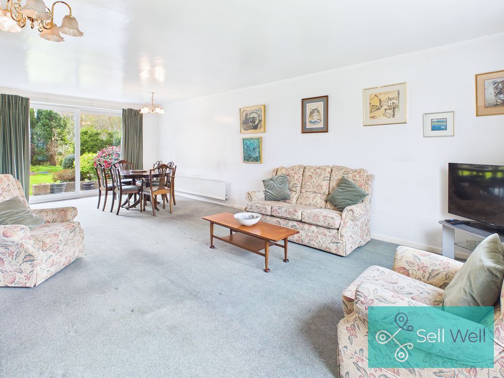 Property photo 3 of 22 Lounge/Dining