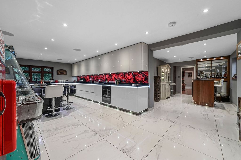 Property photo 2 of 32 Picture No. 36