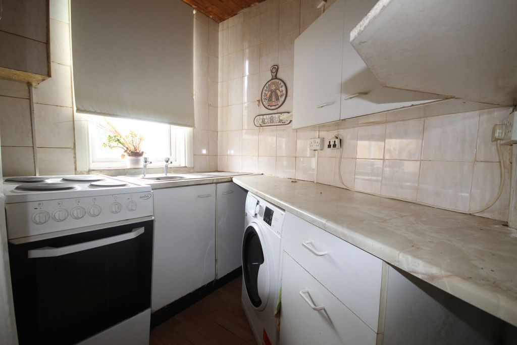 Property photo 3 of 7 Gallery