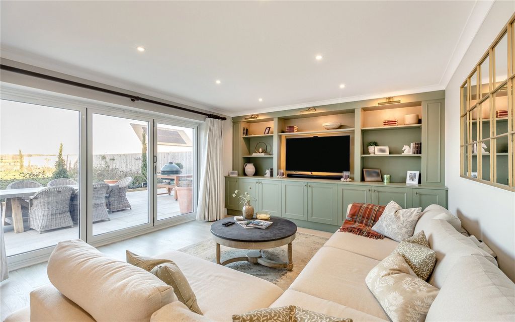 Property photo 3 of 21 Living Room