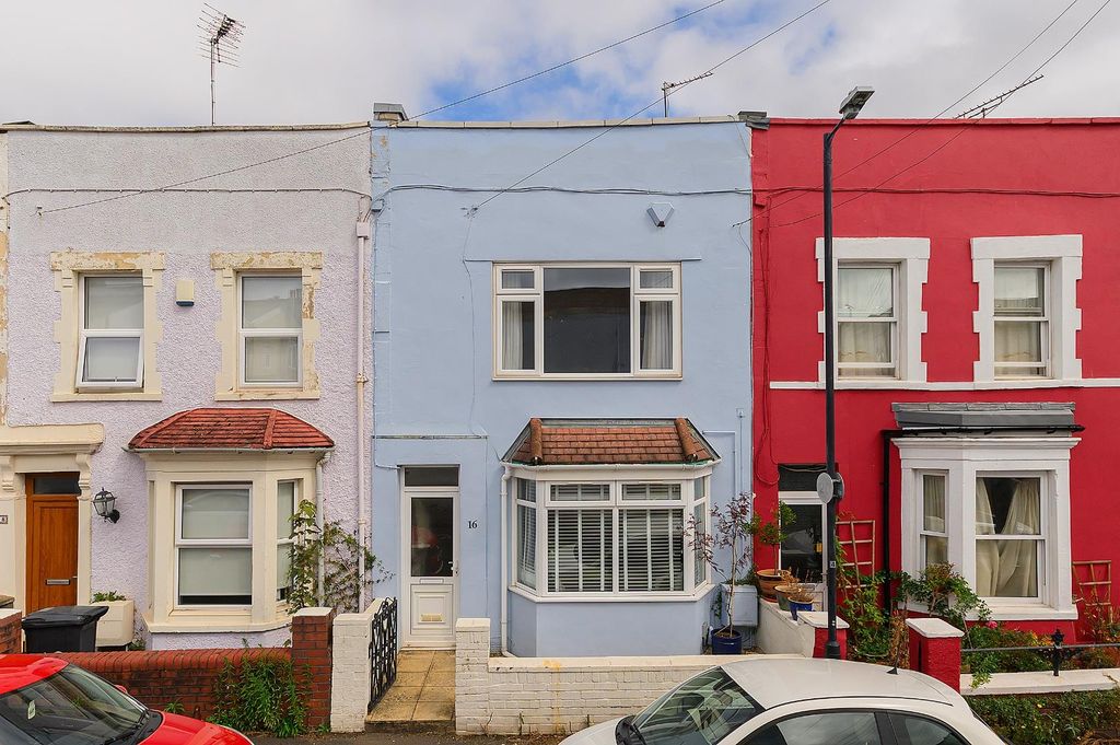 Property photo 2 of 28 1B6Rtn - External C.Jpg