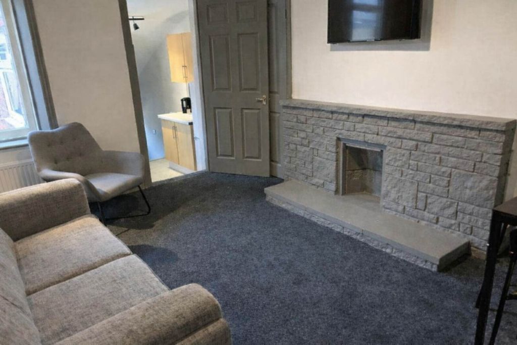 Property photo 3 of 6