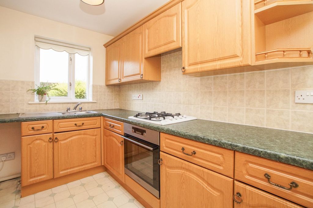 Property photo 3 of 16 Kitchen