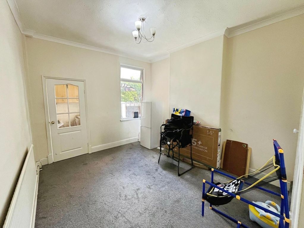 Property photo 3 of 11 Dining Room