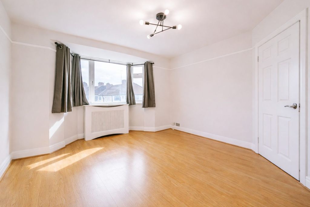 Property photo 3 of 7 Gallery