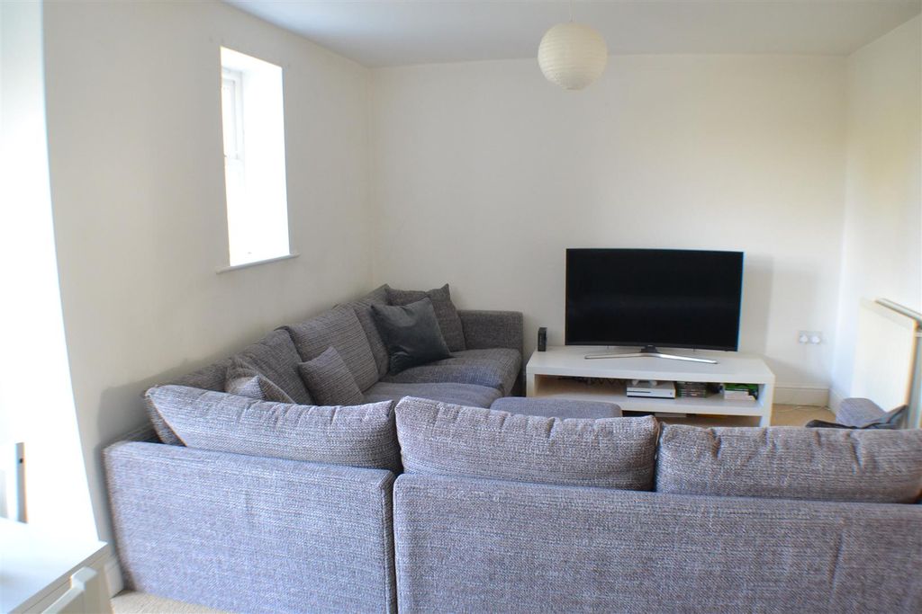 Property photo 2 of 6