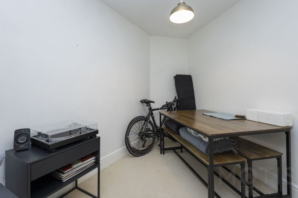 Property photo 3 of 12 Photo 8