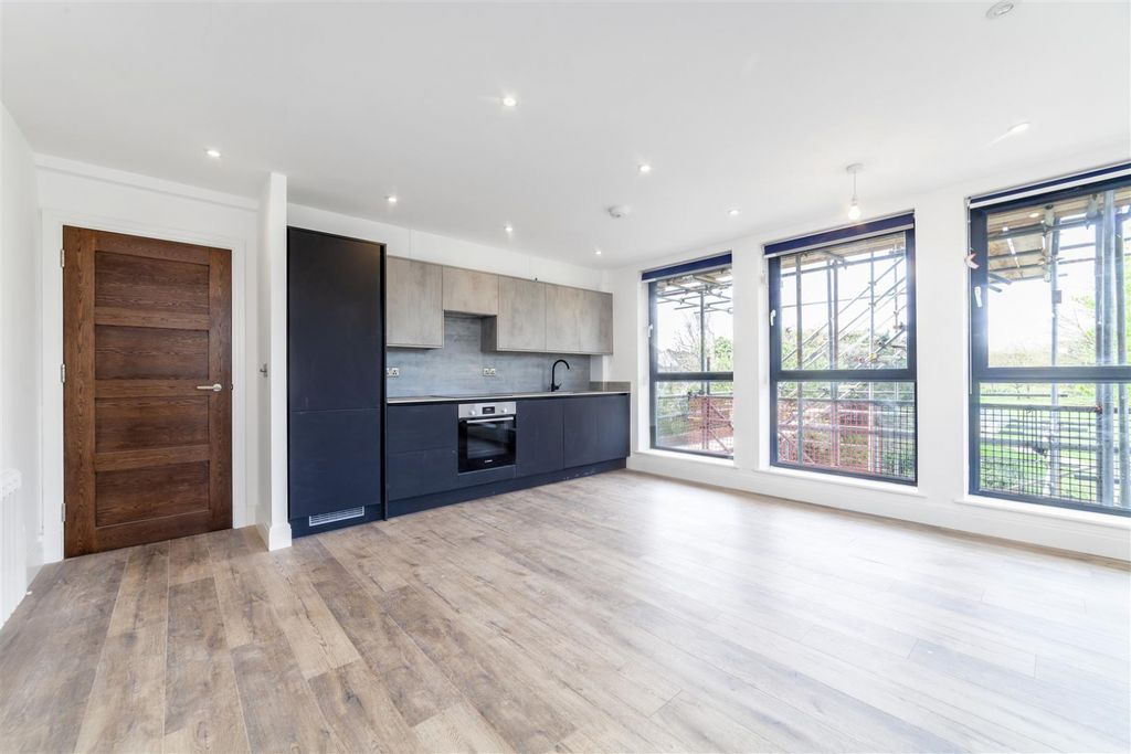 Property photo 1 of 12 1 Bed Park House