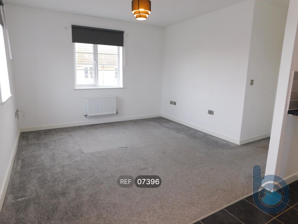 Property photo 3 of 13 Kitchen / Living Room