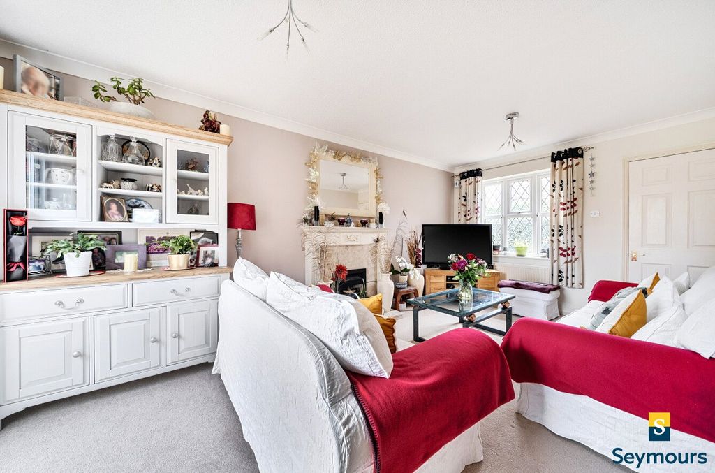 Property photo 3 of 24 Living Room