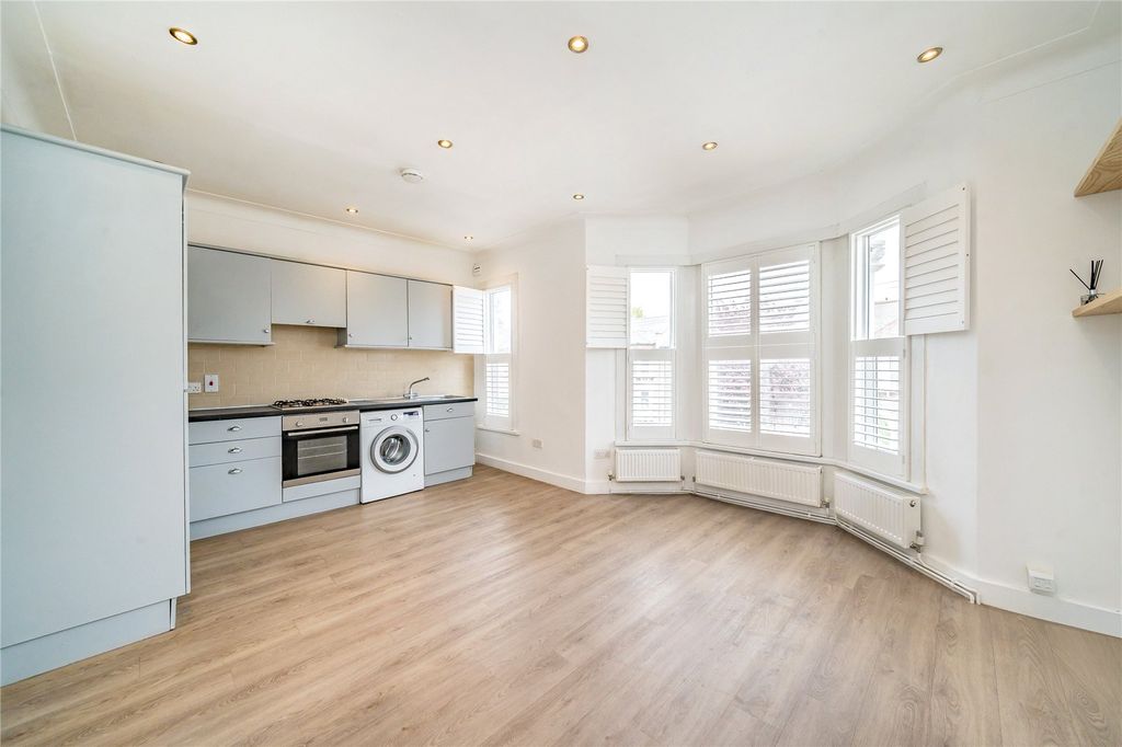 Property photo 2 of 9 Picture No. 10