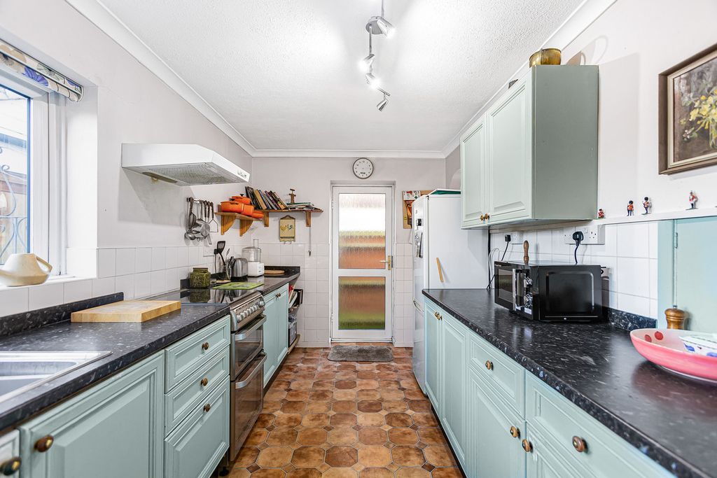 Property photo 2 of 31