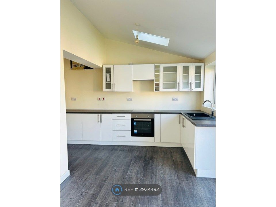 Property photo 2 of 31